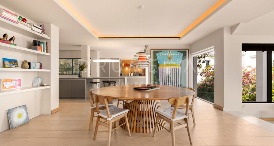 La Madrugada – Stilvolles modernes Luxushaus in erster Golflinie am Los Naranjos Golf, Nueva Andalucía