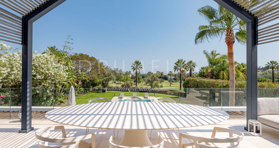 La Madrugada – Stilvolles modernes Luxushaus in erster Golflinie am Los Naranjos Golf, Nueva Andalucía