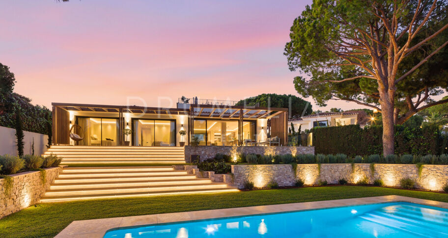 Elegante Gerenoveerde Villa met Twee Niveaus en Onafhankelijk Gastenappartement in Elviria