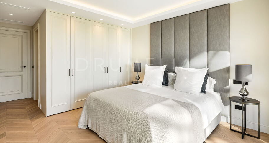 Elegante Gerenoveerde Villa met Twee Niveaus en Onafhankelijk Gastenappartement in Elviria