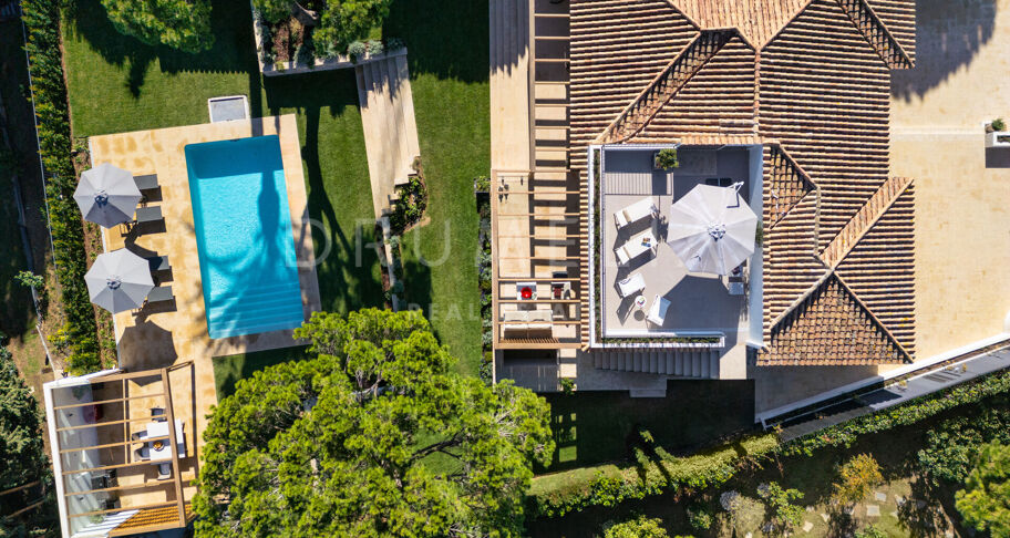 Elegante Gerenoveerde Villa met Twee Niveaus en Onafhankelijk Gastenappartement in Elviria