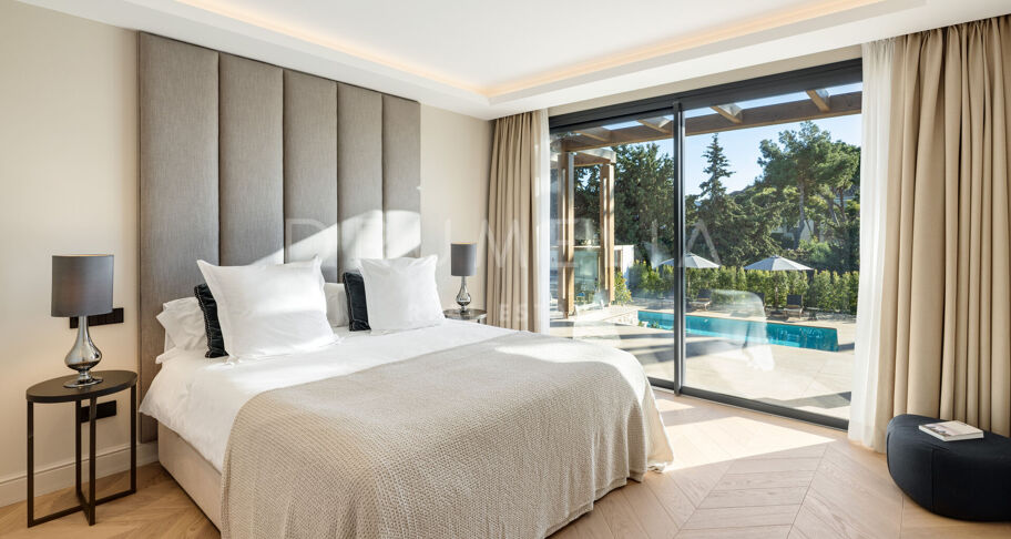 Elegante Gerenoveerde Villa met Twee Niveaus en Onafhankelijk Gastenappartement in Elviria