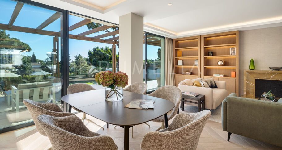 Elegante Gerenoveerde Villa met Twee Niveaus en Onafhankelijk Gastenappartement in Elviria