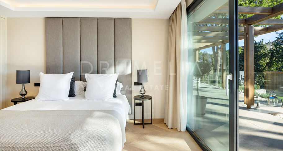 Elegante Gerenoveerde Villa met Twee Niveaus en Onafhankelijk Gastenappartement in Elviria