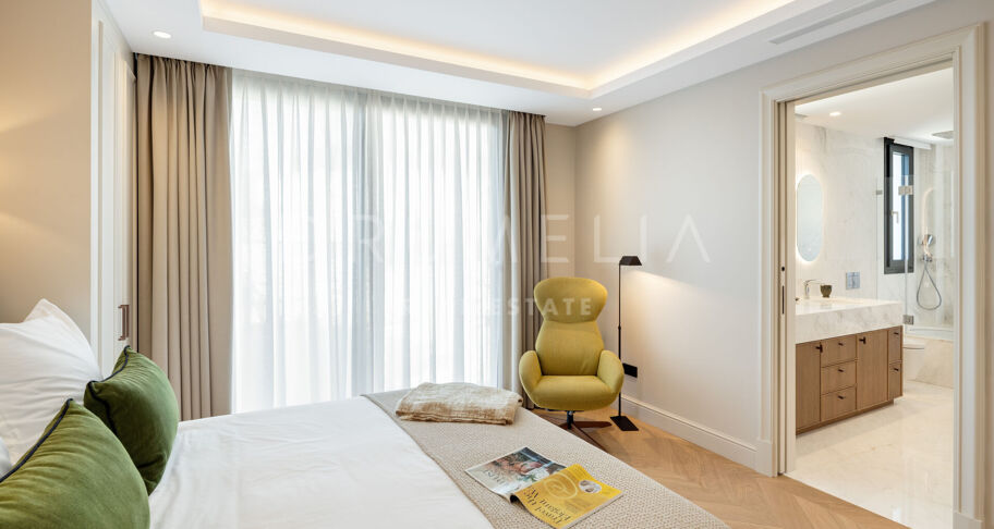 Elegante Gerenoveerde Villa met Twee Niveaus en Onafhankelijk Gastenappartement in Elviria