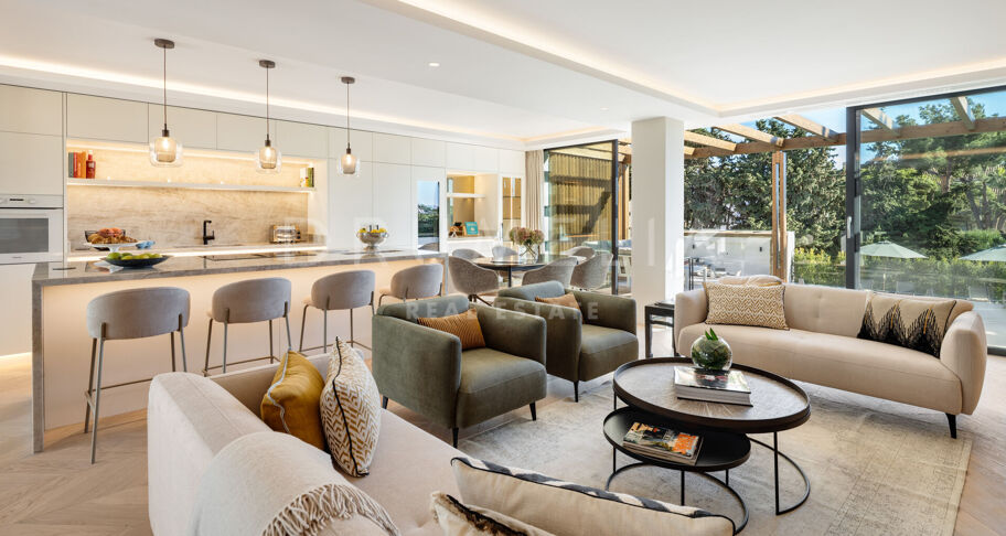 Elegante Gerenoveerde Villa met Twee Niveaus en Onafhankelijk Gastenappartement in Elviria