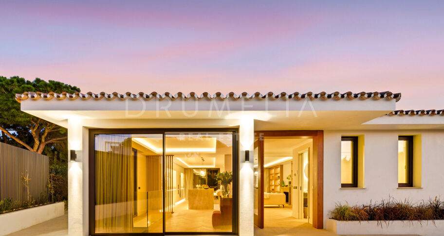 Elegante Gerenoveerde Villa met Twee Niveaus en Onafhankelijk Gastenappartement in Elviria