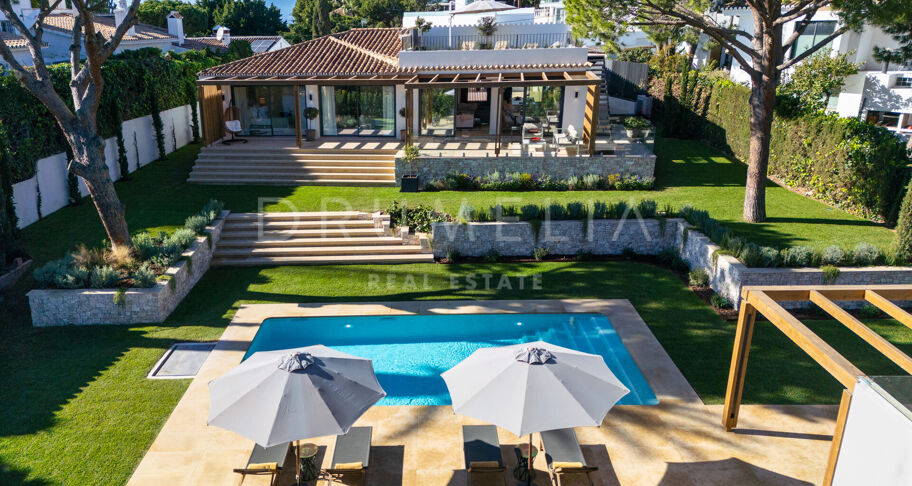 Elegante Gerenoveerde Villa met Twee Niveaus en Onafhankelijk Gastenappartement in Elviria