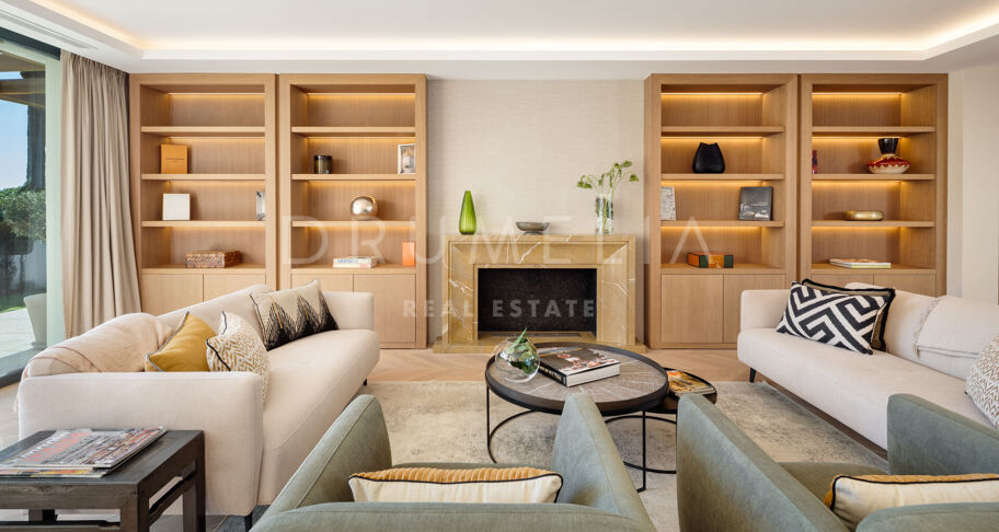 Elegante Gerenoveerde Villa met Twee Niveaus en Onafhankelijk Gastenappartement in Elviria