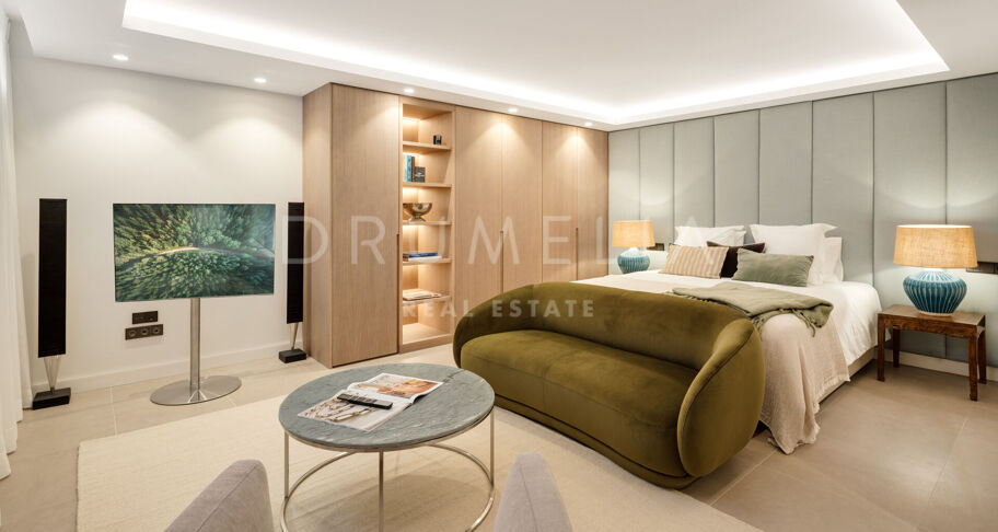 Elegante Gerenoveerde Villa met Twee Niveaus en Onafhankelijk Gastenappartement in Elviria