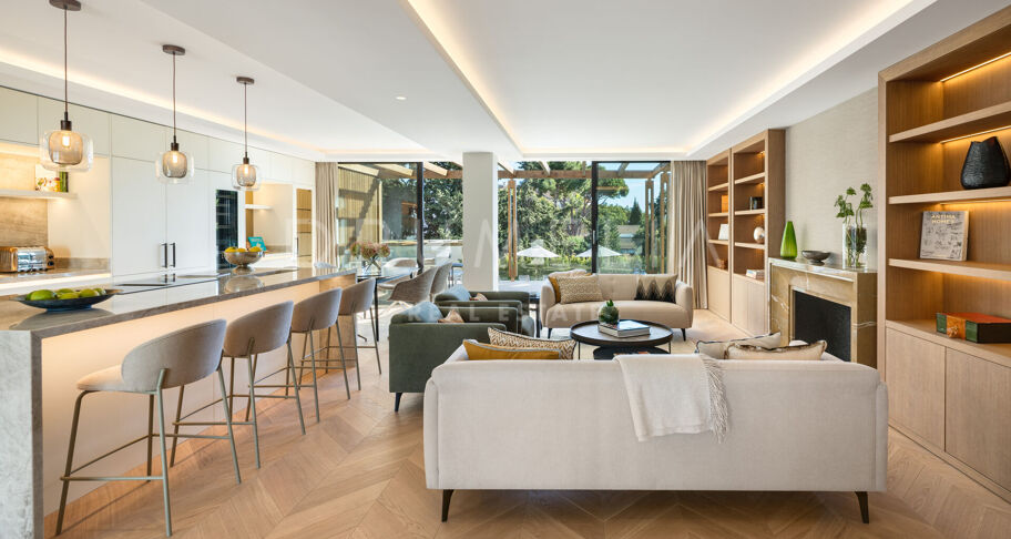 Elegante Gerenoveerde Villa met Twee Niveaus en Onafhankelijk Gastenappartement in Elviria