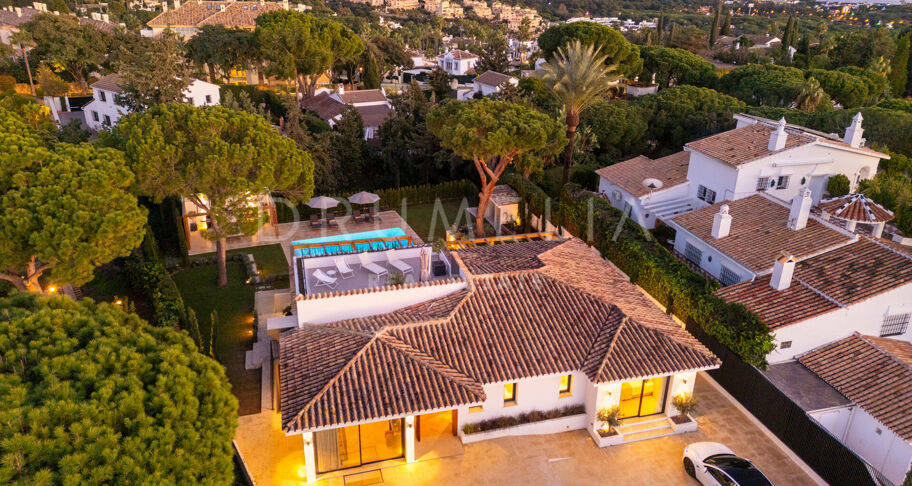 Elegante Gerenoveerde Villa met Twee Niveaus en Onafhankelijk Gastenappartement in Elviria