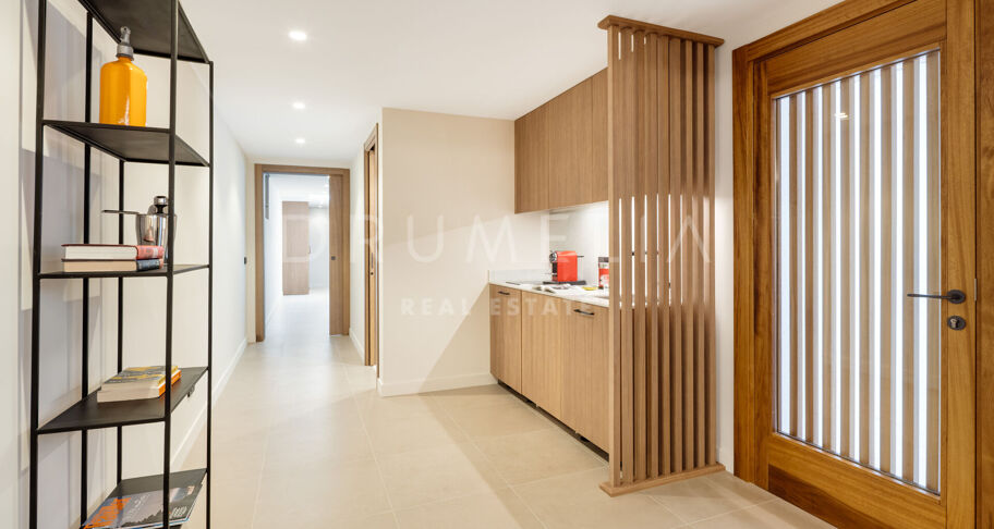 Elegante Gerenoveerde Villa met Twee Niveaus en Onafhankelijk Gastenappartement in Elviria