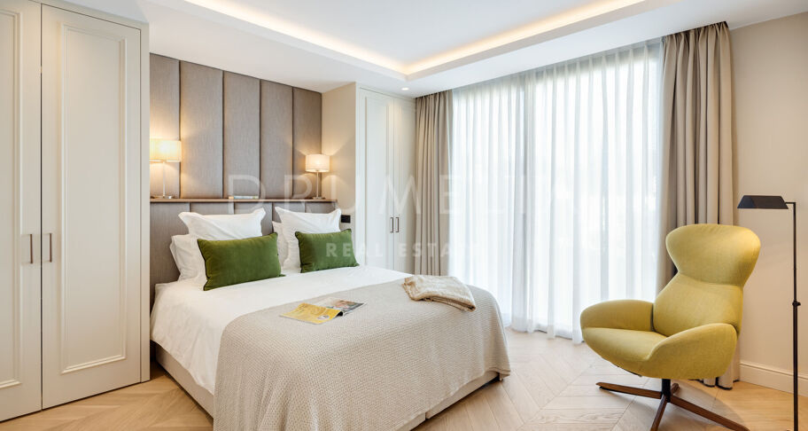 Elegante Gerenoveerde Villa met Twee Niveaus en Onafhankelijk Gastenappartement in Elviria