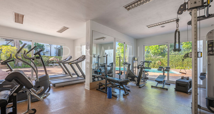 Frontline beach ground floor apartment in Alcazaba Beach Estepona
