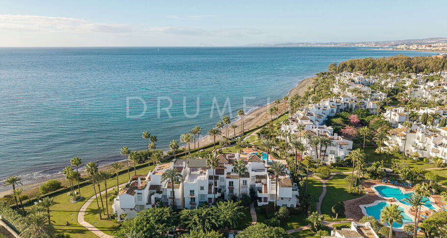 Frontline beach ground floor apartment in Alcazaba Beach Estepona