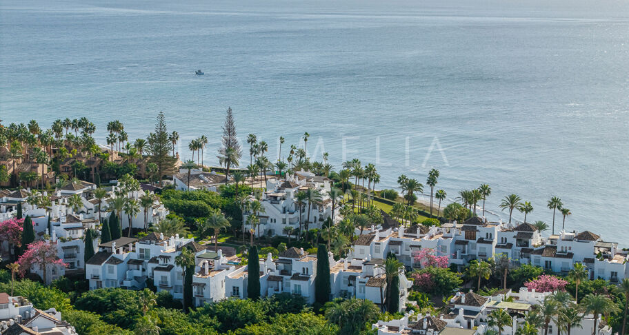 Frontline beach ground floor apartment in Alcazaba Beach Estepona