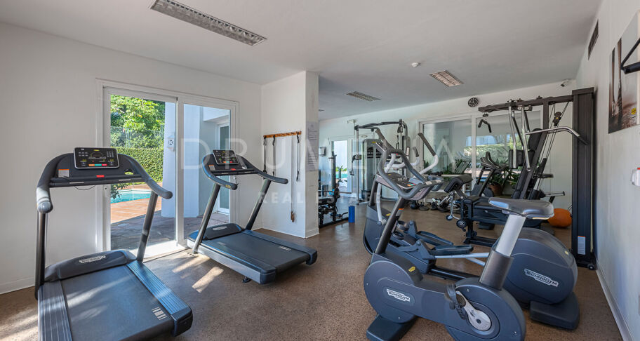 Frontline beach ground floor apartment in Alcazaba Beach Estepona