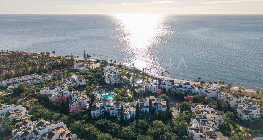 Frontline beach ground floor apartment in Alcazaba Beach Estepona