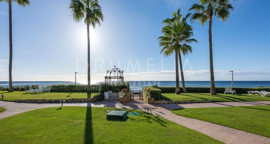 Frontline beach ground floor apartment in Alcazaba Beach Estepona