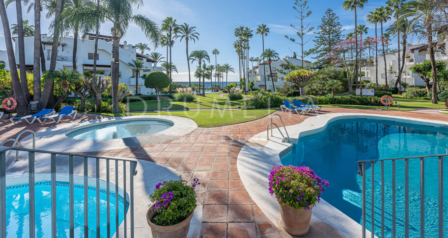 Frontline beach ground floor apartment in Alcazaba Beach Estepona