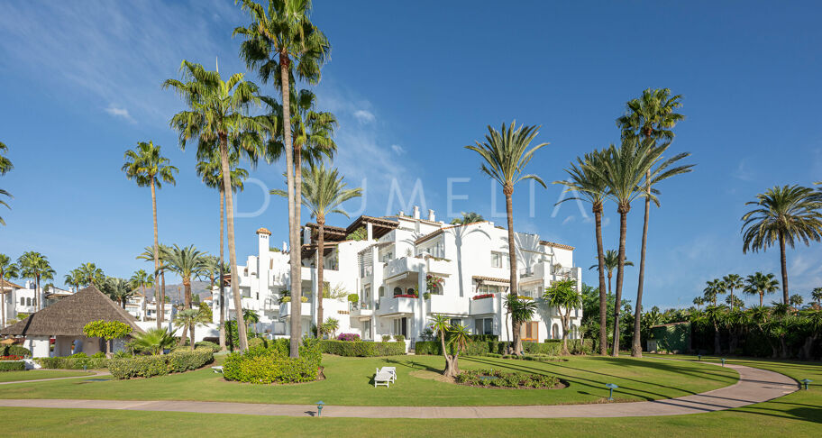 Frontline beach ground floor apartment in Alcazaba Beach Estepona