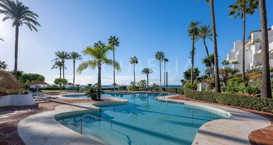 Frontline beach ground floor apartment in Alcazaba Beach Estepona
