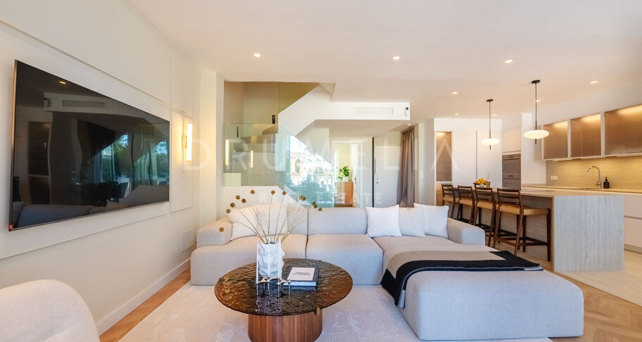Luxuriös renoviertes Reihenhaus mit 5 Schlafzimmern in Altos de Salamanca, Goldene Meile