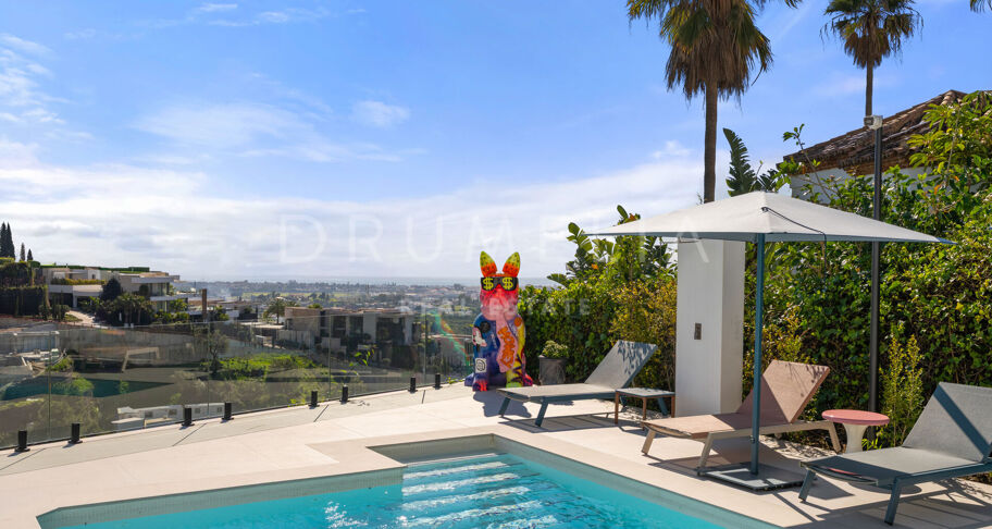 Villa Amra – całkowicie odnowiona luksusowa willa z panoramicznym widokiem na morze i góry w Monte Halcones, Benahavís