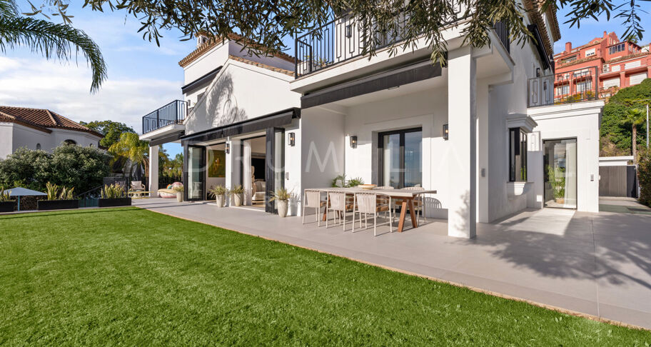 Villa Amra – całkowicie odnowiona luksusowa willa z panoramicznym widokiem na morze i góry w Monte Halcones, Benahavís