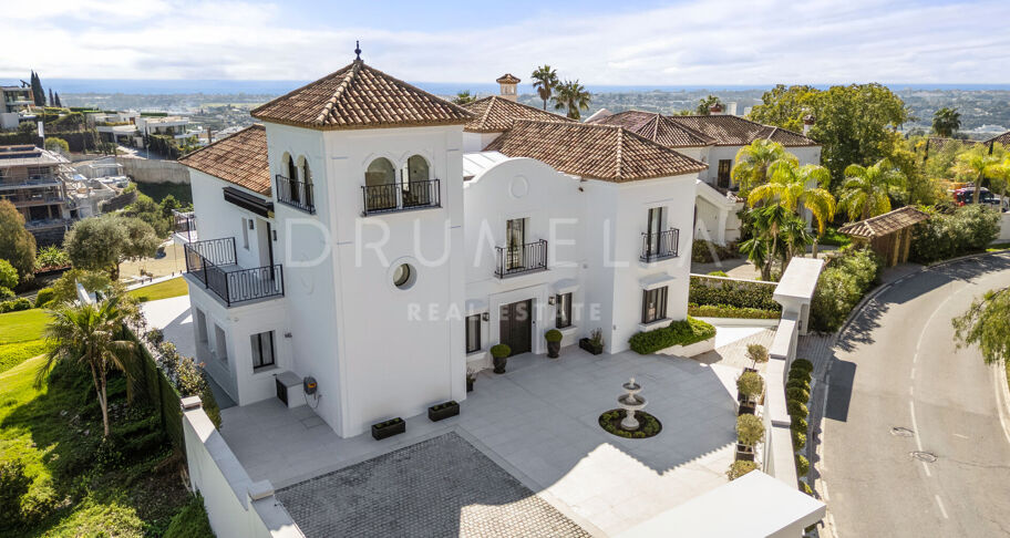 Villa Amra – całkowicie odnowiona luksusowa willa z panoramicznym widokiem na morze i góry w Monte Halcones, Benahavís
