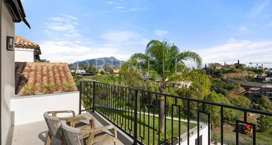Villa Amra – całkowicie odnowiona luksusowa willa z panoramicznym widokiem na morze i góry w Monte Halcones, Benahavís