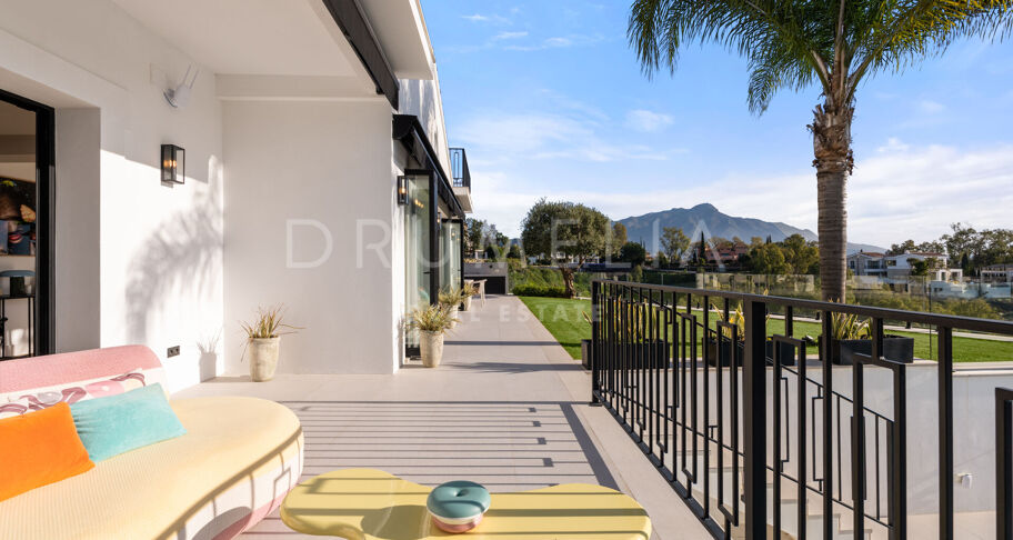 Villa Amra – całkowicie odnowiona luksusowa willa z panoramicznym widokiem na morze i góry w Monte Halcones, Benahavís
