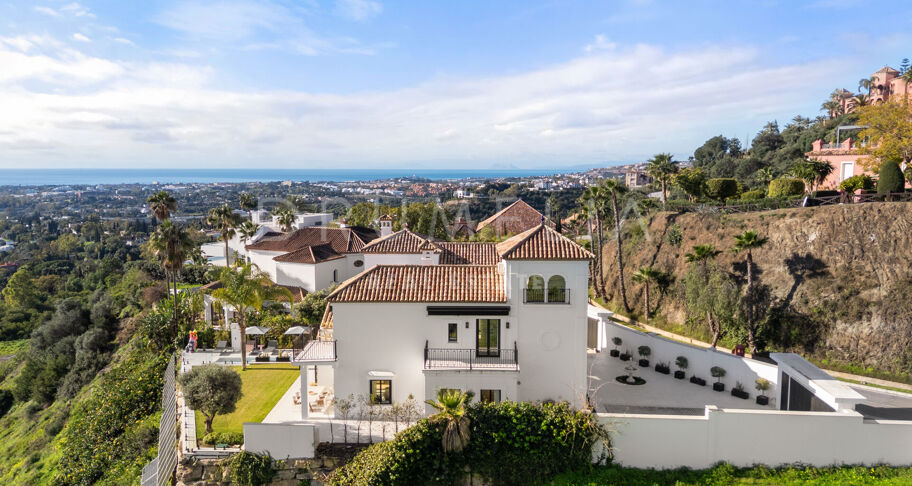 Villa Amra – całkowicie odnowiona luksusowa willa z panoramicznym widokiem na morze i góry w Monte Halcones, Benahavís