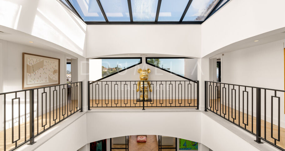 Villa Amra – całkowicie odnowiona luksusowa willa z panoramicznym widokiem na morze i góry w Monte Halcones, Benahavís