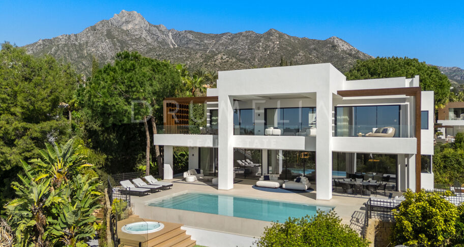 Villa George - Zeitgenössische Villa mit Meerblick in Sierra Blanca, Marbella