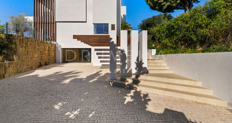 Villa George - Zeitgenössische Villa mit Meerblick in Sierra Blanca, Marbella