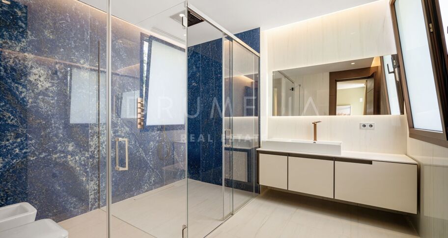 Hedendaagse luxe villa met uitzicht op zee in Sierra Blanca, Marbella