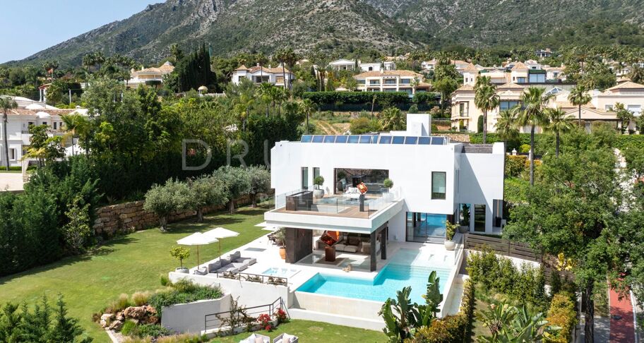 Hedendaagse luxe villa met uitzicht op zee in Sierra Blanca, Marbella