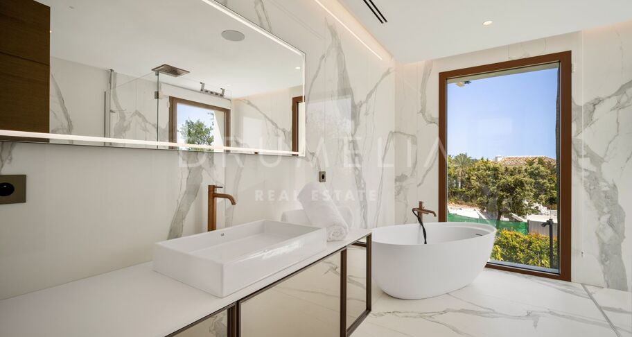 Hedendaagse luxe villa met uitzicht op zee in Sierra Blanca, Marbella