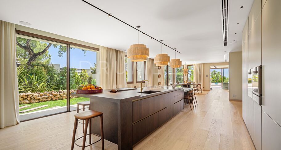 Hedendaagse luxe villa met uitzicht op zee in Sierra Blanca, Marbella