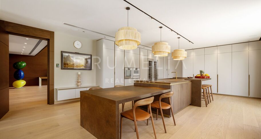 Hedendaagse luxe villa met uitzicht op zee in Sierra Blanca, Marbella
