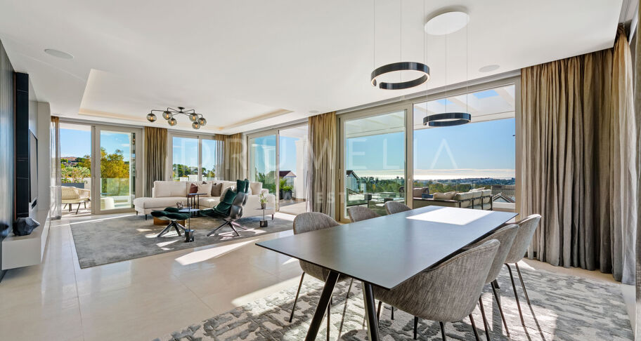 Duplex Penthouse met Panoramisch Zeezicht in Aloha, Nueva Andalucía
