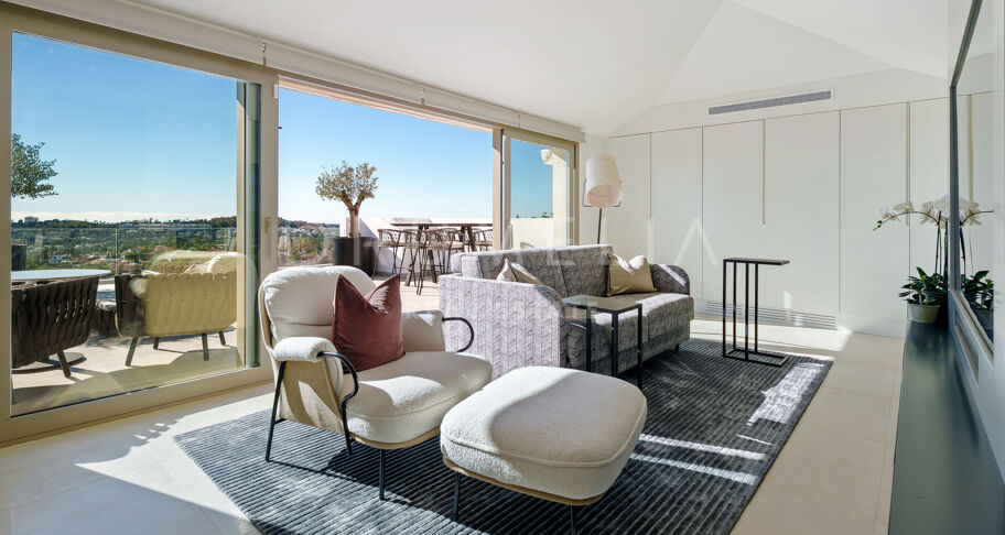 Duplex Penthouse met Panoramisch Zeezicht in Aloha, Nueva Andalucía