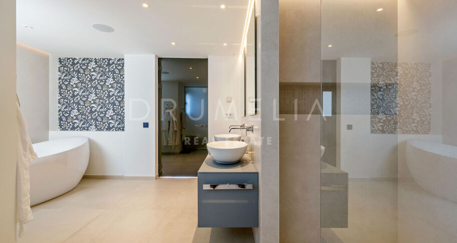 Duplex Penthouse met Panoramisch Zeezicht in Aloha, Nueva Andalucía