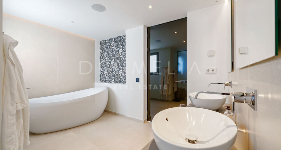 Duplex Penthouse met Panoramisch Zeezicht in Aloha, Nueva Andalucía