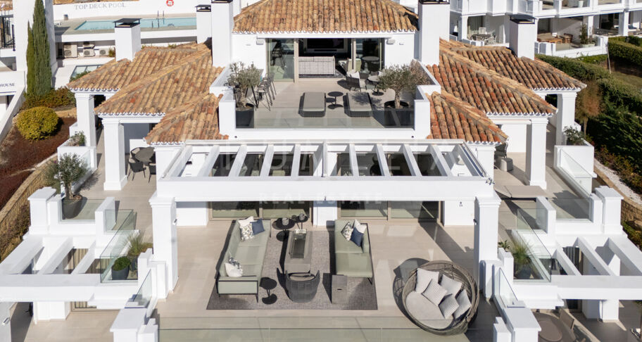 Duplex Penthouse met Panoramisch Zeezicht in Aloha, Nueva Andalucía