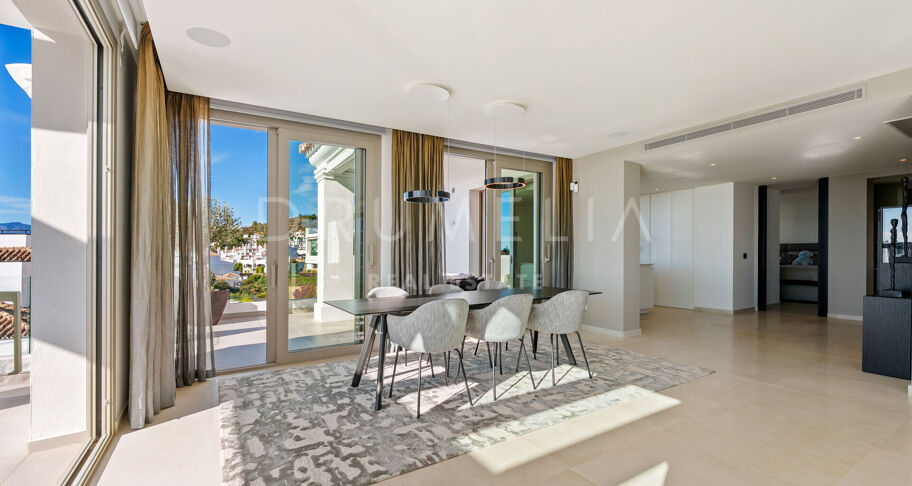 Duplex Penthouse met Panoramisch Zeezicht in Aloha, Nueva Andalucía