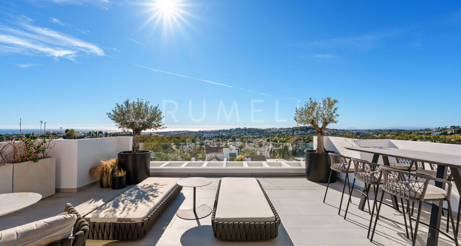 Duplex Penthouse met Panoramisch Zeezicht in Aloha, Nueva Andalucía