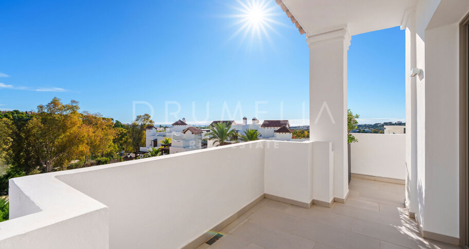 Duplex Penthouse met Panoramisch Zeezicht in Aloha, Nueva Andalucía